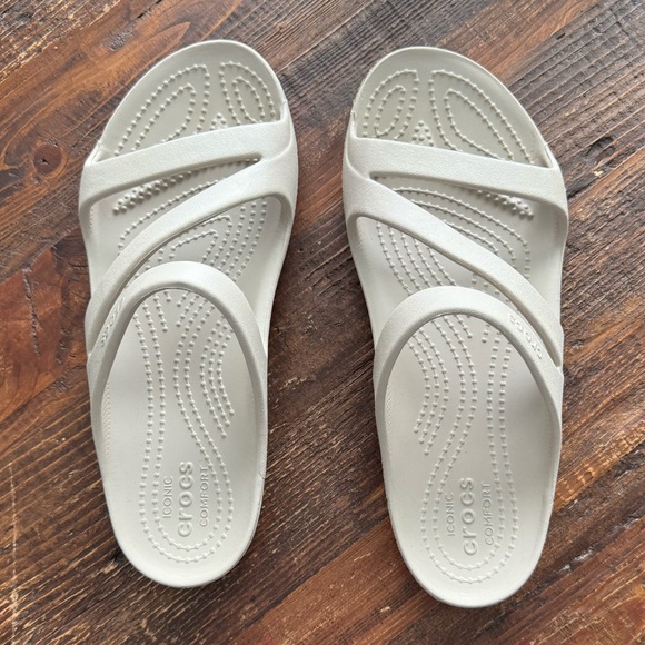 CROCS Kadee II Sandal in Cream - W Sz 7 - Picture 1 of 3